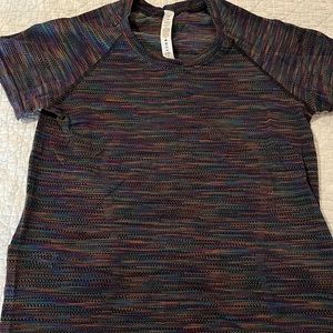 Swiftly tech short sleeve 2.0 - Black/Rainbow